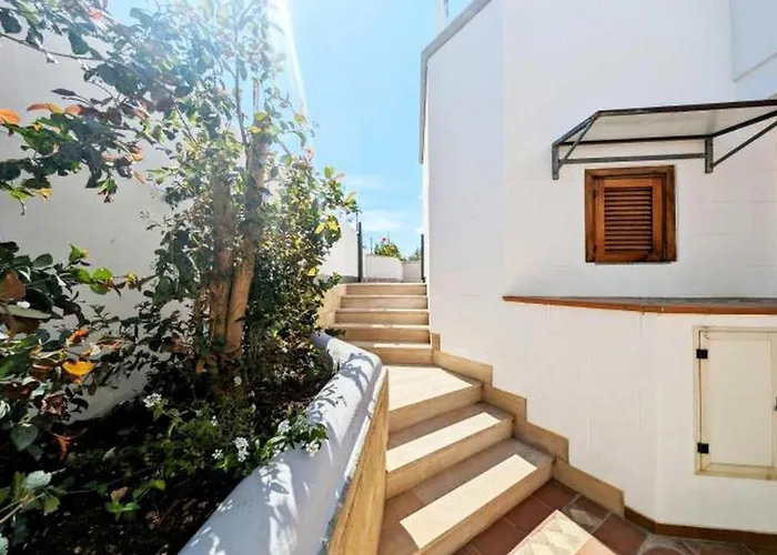 Casa Rosa By Otrantostays, Terrazza E Vista Mare